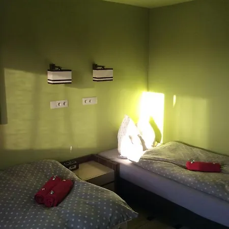 Mika Raclawicka 144 & Wislicka 3 - Adults Only *